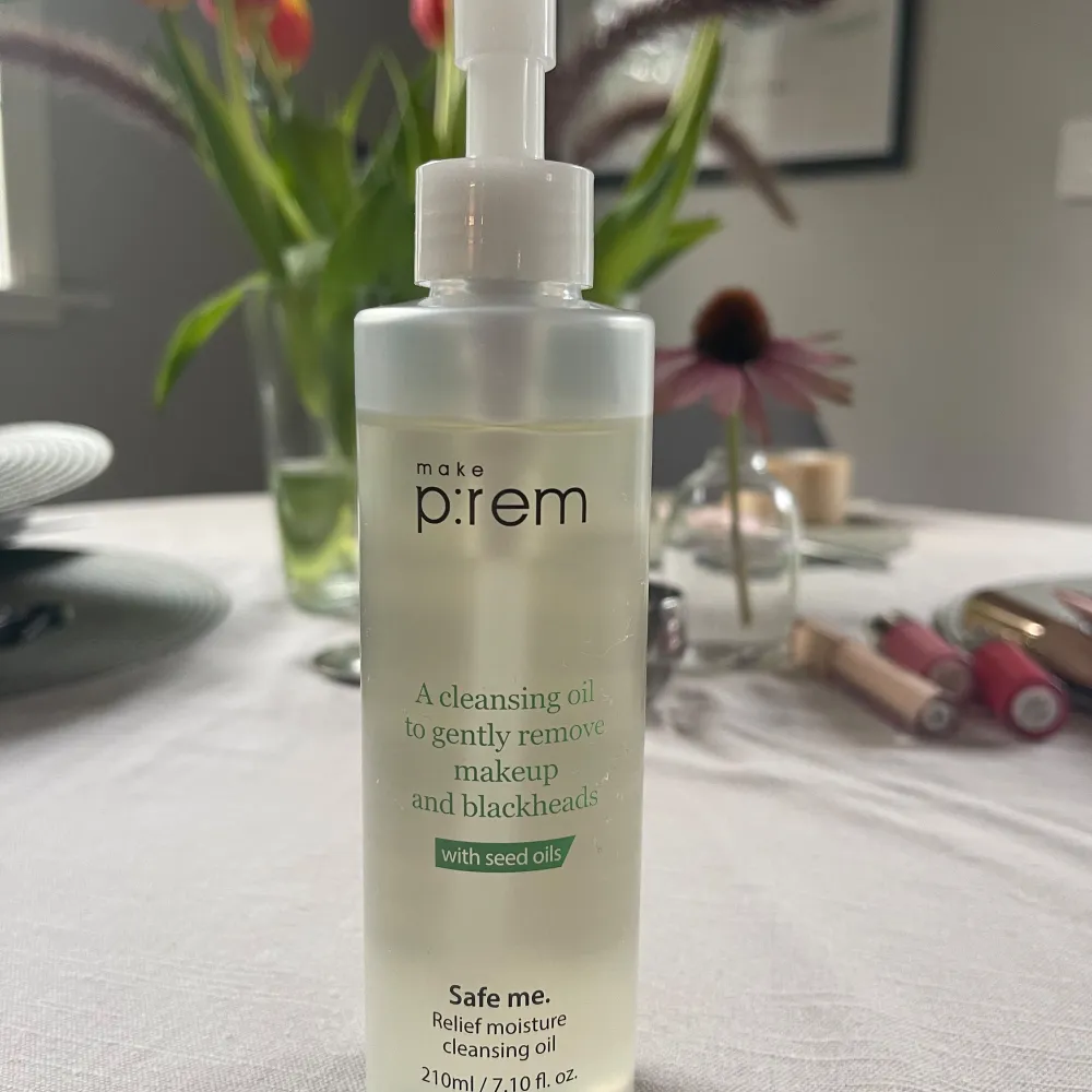  Make P:rem Safe Me Relief Moisture Cleansing Oil 210 ml. Syns på bilden hur mycket som är kvar. . Skönhet.