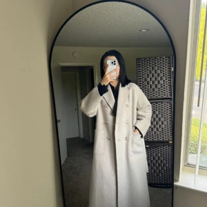 Nästan ny ullkappa - Denna ullkappa är varm och mjuk, tappa passformen, använd bara en gång.