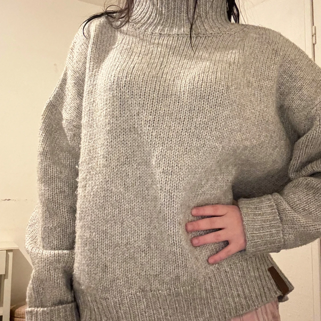 Grå stickad polotröja - 90