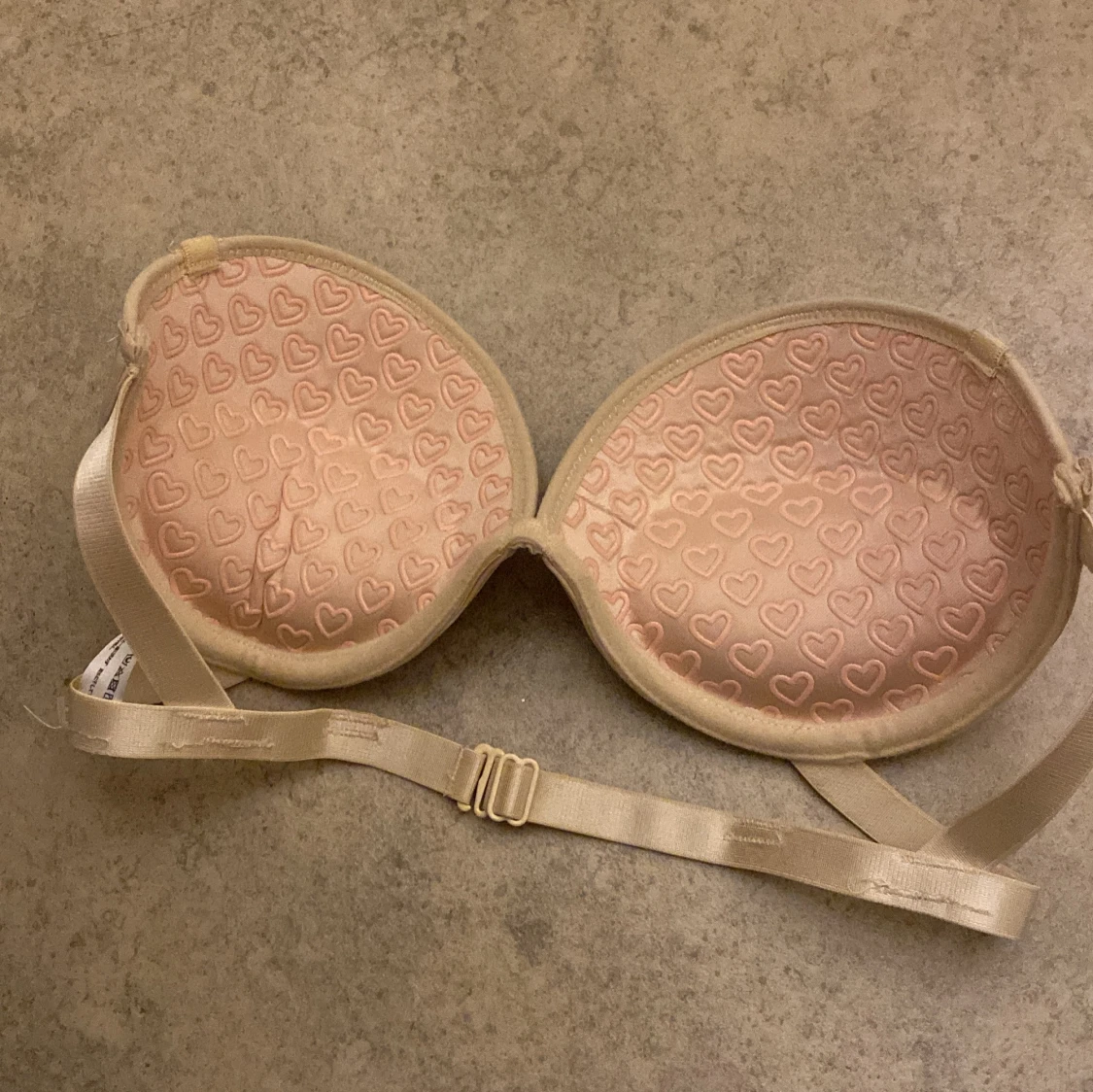 Beige bh med hjärtmönster - 90