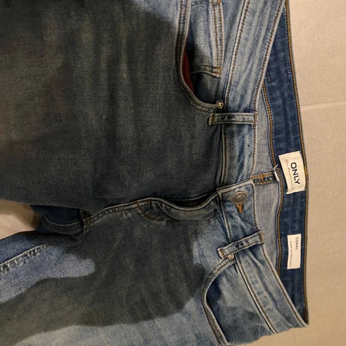 Low waist bootcut jeans med hål - 91