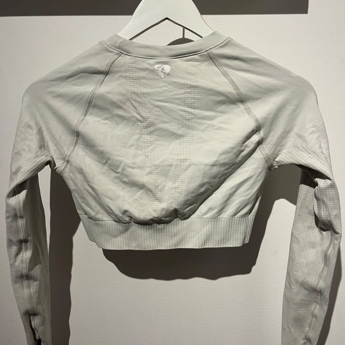 Creme vit croppad tröja från Women's Best - 91