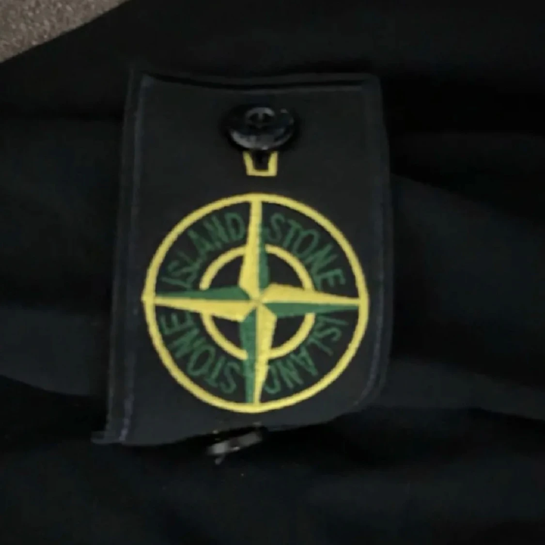 Svart hoddie från Stone island - 90