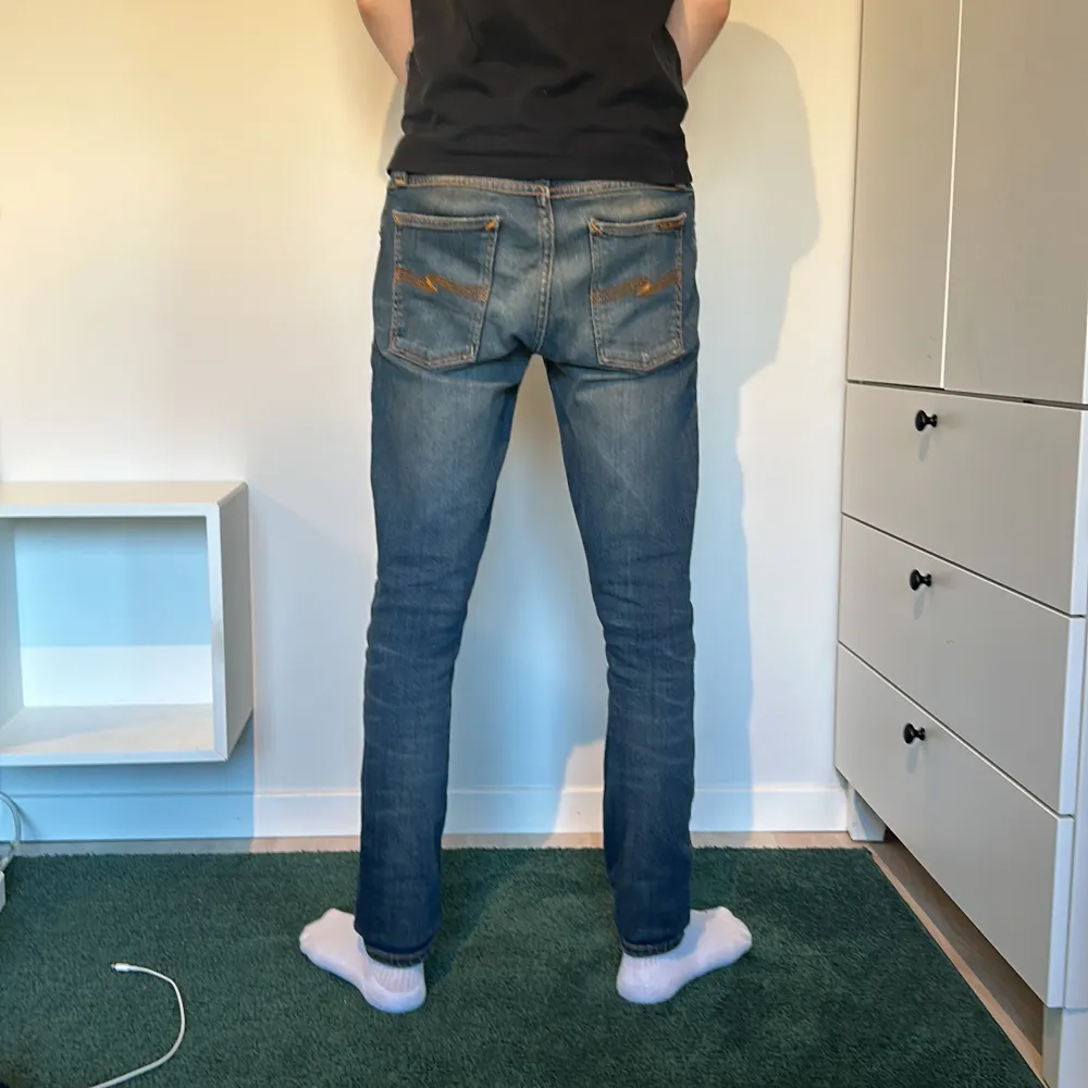 Säljer ett par Nudie jeans i bra skick. Säljer pga för tajta för mig och min smak. Fråga vid minsta fundering.. Jeans & Byxor.