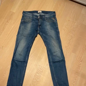 Replay anbass - Säljer ett par snygga blå replay anbass i väldigt bra skick. 