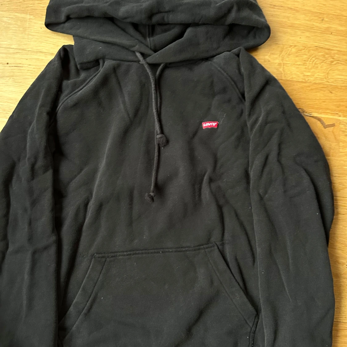 Svart hoodie från Levi's - 92