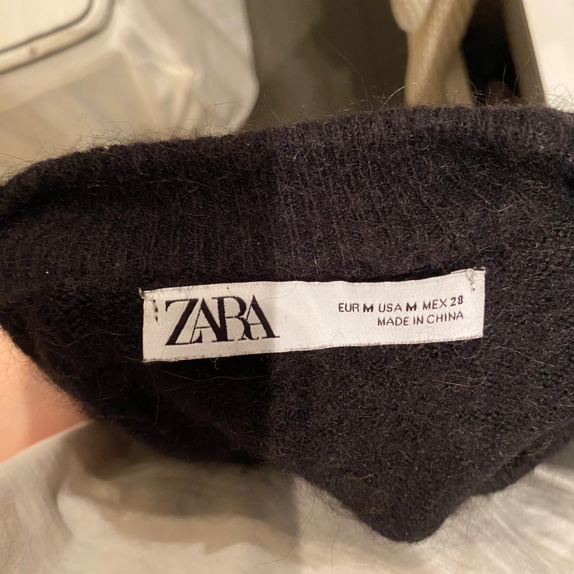 Svart stickad tröja  - 92