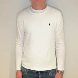 Ralph lauren tröja | Skick: 9,5/10 | Size - S | Märke - Ralph lauren | Fraktar via postnord eller instabox på köparens bekostnad | Hör av dig vid minsta fråga eller fundering // RDL