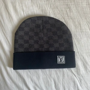 L-V mössa  - Helt ny, knappt använt.