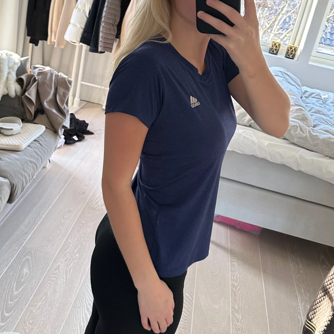 Mörkblå t-shirt från Adidas - 92