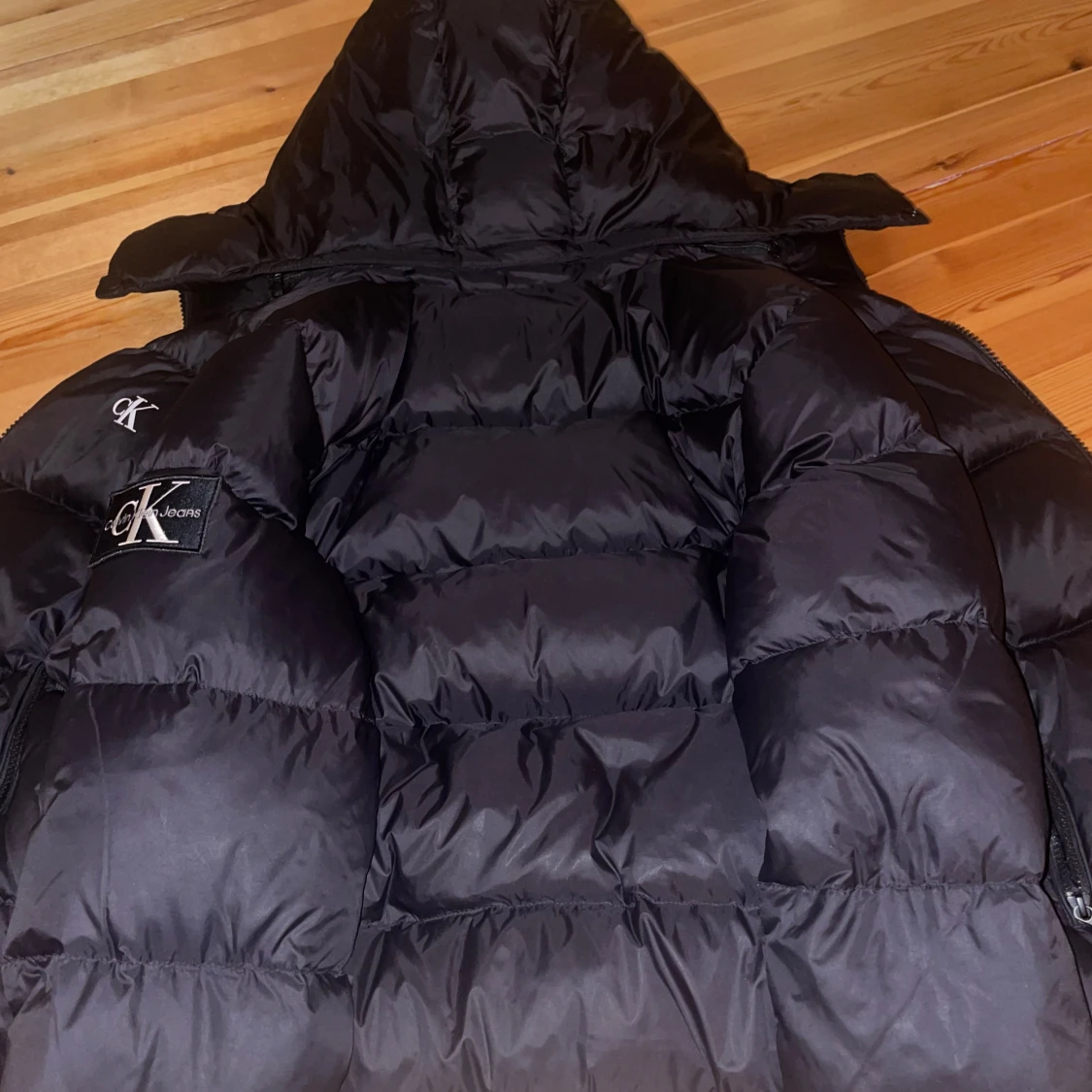 Svart pufferjacka från Calvin Klein - 90