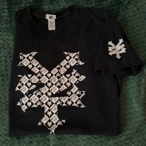 vintage Zoo York tshirt - dunderskick för sin ålder, sitter snyggt boxy