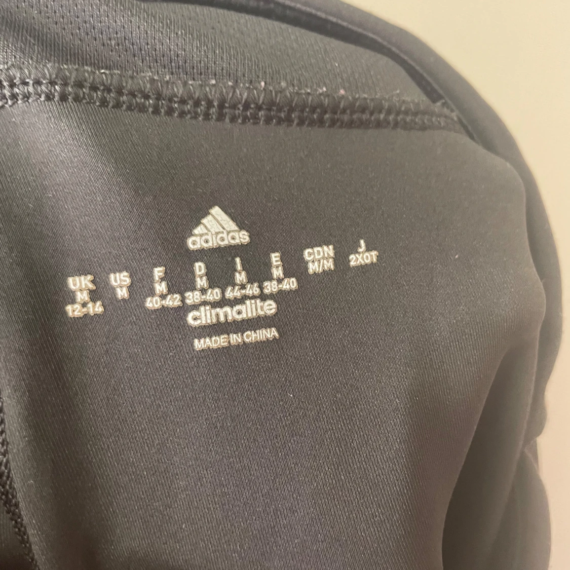 Svarta Adidas tränings byxor  - 93