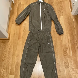 Nike Dress - Nike dress som inte kommer till användning längre. Fin skick pris kan diskuteras!