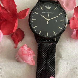 Hej! Säljer Armani klocka helt ny. Hör av er vid frågor. - fin