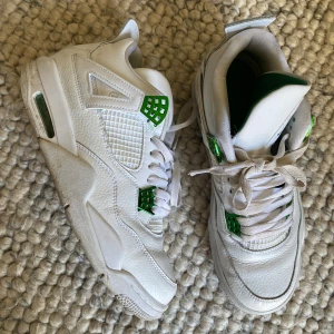 Jordan 4-liknande skor - Bra skick, lite smutsiga bara