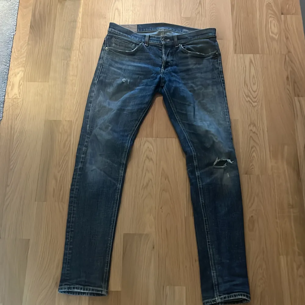 Säljer dessa riktigt feta dondup George jeans i storlek 33. Jeans & Byxor.