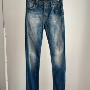 Nudie jeans  - Säljer nu ett par riktigt feta jeans från Nudie! Skön tvätt och bra passform! Slimfit, storlek 34/34  Mitt pris: 399kr