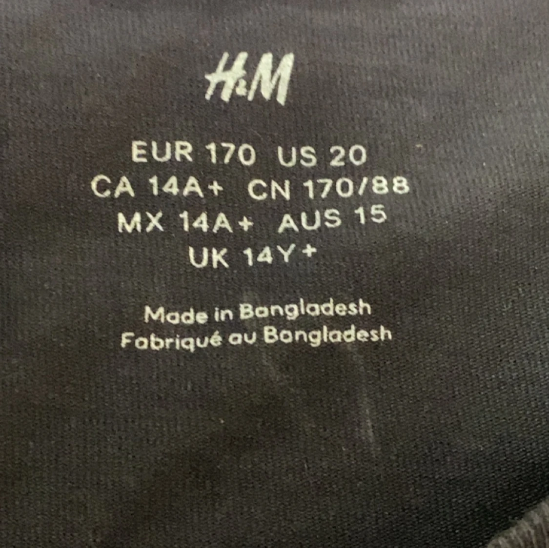 Tunn mörkgrå tröja - 91