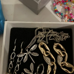 Halsband - Halsband med en trollslända på