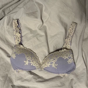 Intimissimi bh - En jättefin bh från intimissimi💜 Knappt använd💜 Nypris 499
