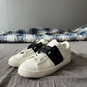 Valentino skor - Säljer ett par valentino skor😊 Kan gå ner i pris vid snabb köp