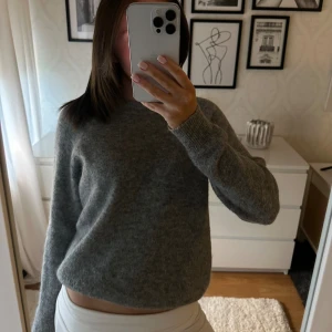 Stickad tröja - Fin stickad tröja från Zara i Alpackaull, strl S🤍