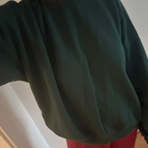 Baggy mörkgrön tröja - Helt ny och bra i skick Storlek XL