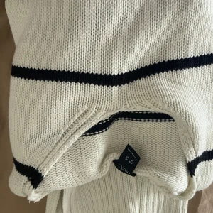 Snygg randig tröja från Lindex i storlek XS/S - Lite oversize, sitter jättefint på. 