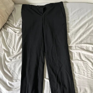 Jack & Jones stretchiga kostymbyxor - Gott skick eftersom jag växte ur dom ganska snabbt size s