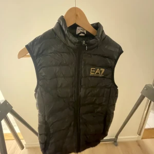 Emporio Armani ( EA7) - Bra skick 