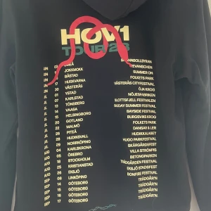Hov1 Hoodie  - Hov1 tour 2023 merch ,Använd två gånger  och Säljer då jag inte använder den.