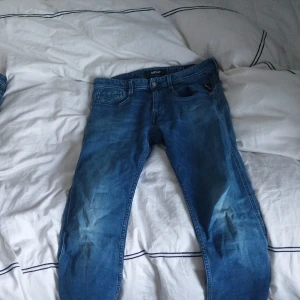 Replay anbass - Snygga replay anbass jeans. Säljer för dem är för små. De har inga defekter. Var inte rädda att fråga något om jeansen
