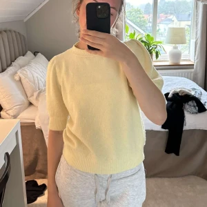 Stickad tröja - Stickad trekvartärmad tröja från vero Moda. Säljer för 250+frakt