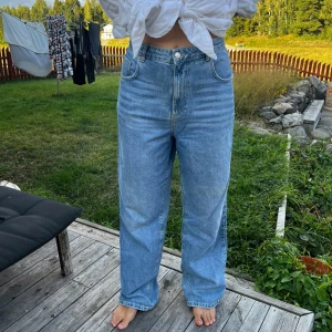 90s straight jeans - 90s straight jeans W36 L32. Nästan aldrig använda. I bra skick. 