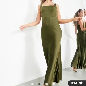 söker denna klänningen från asos design!! storlek 36