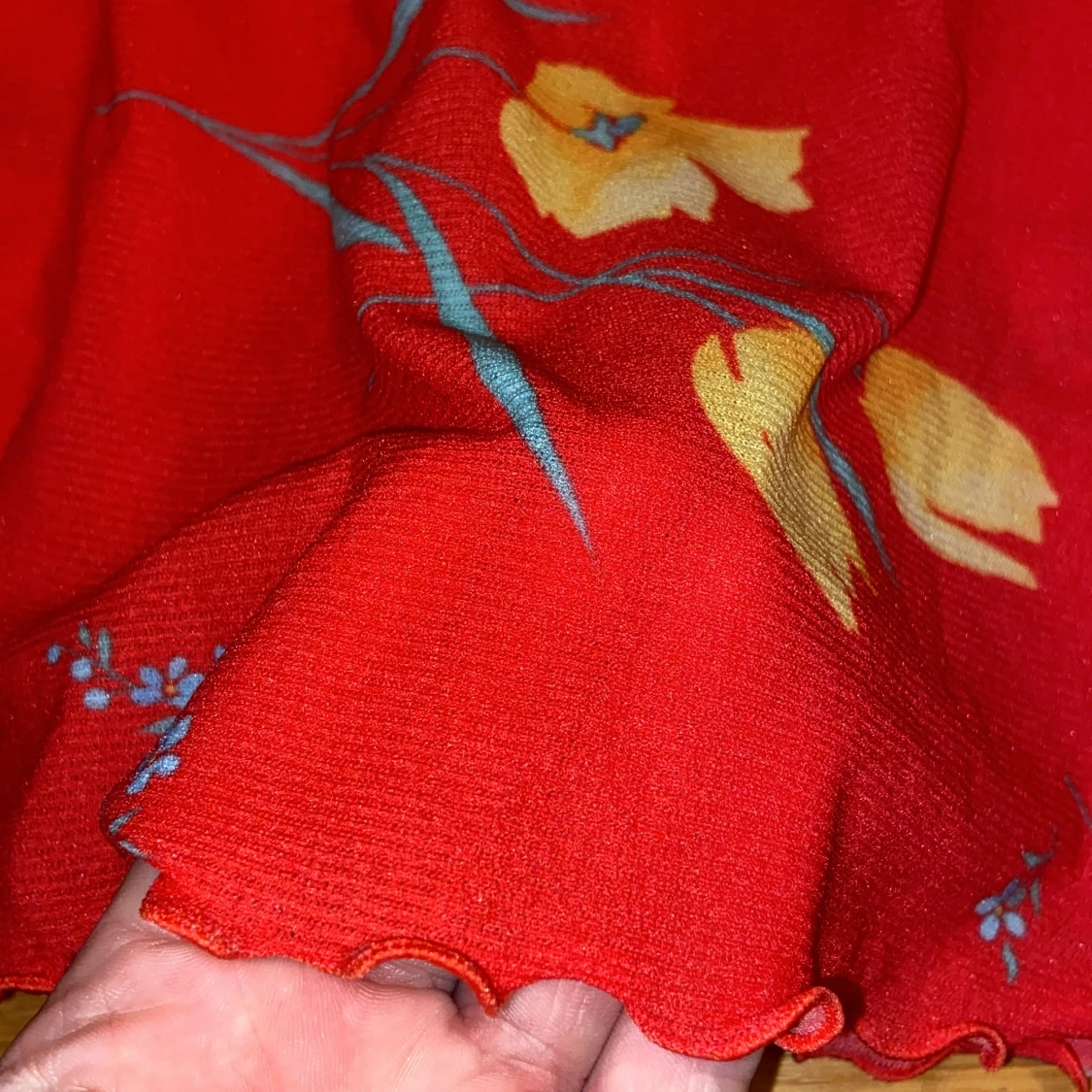 Cool röd see through tröja med tulpaner - 91