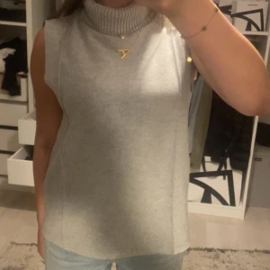 Zara tröja - Jätte fin grå tröja som är perfekt inför hösten💞 passar någon som bär s/m