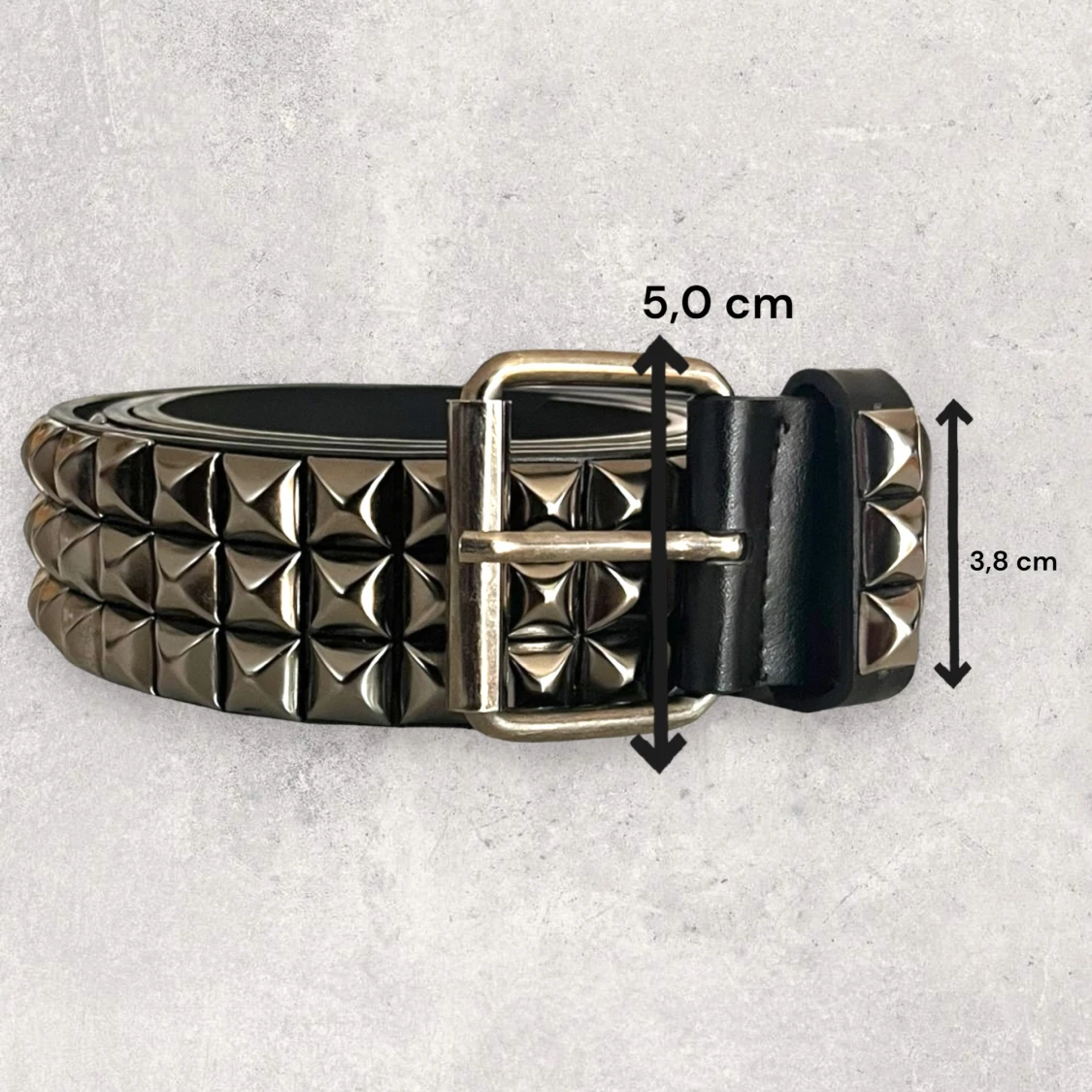 Mörk studded bälte 🖤 - 92