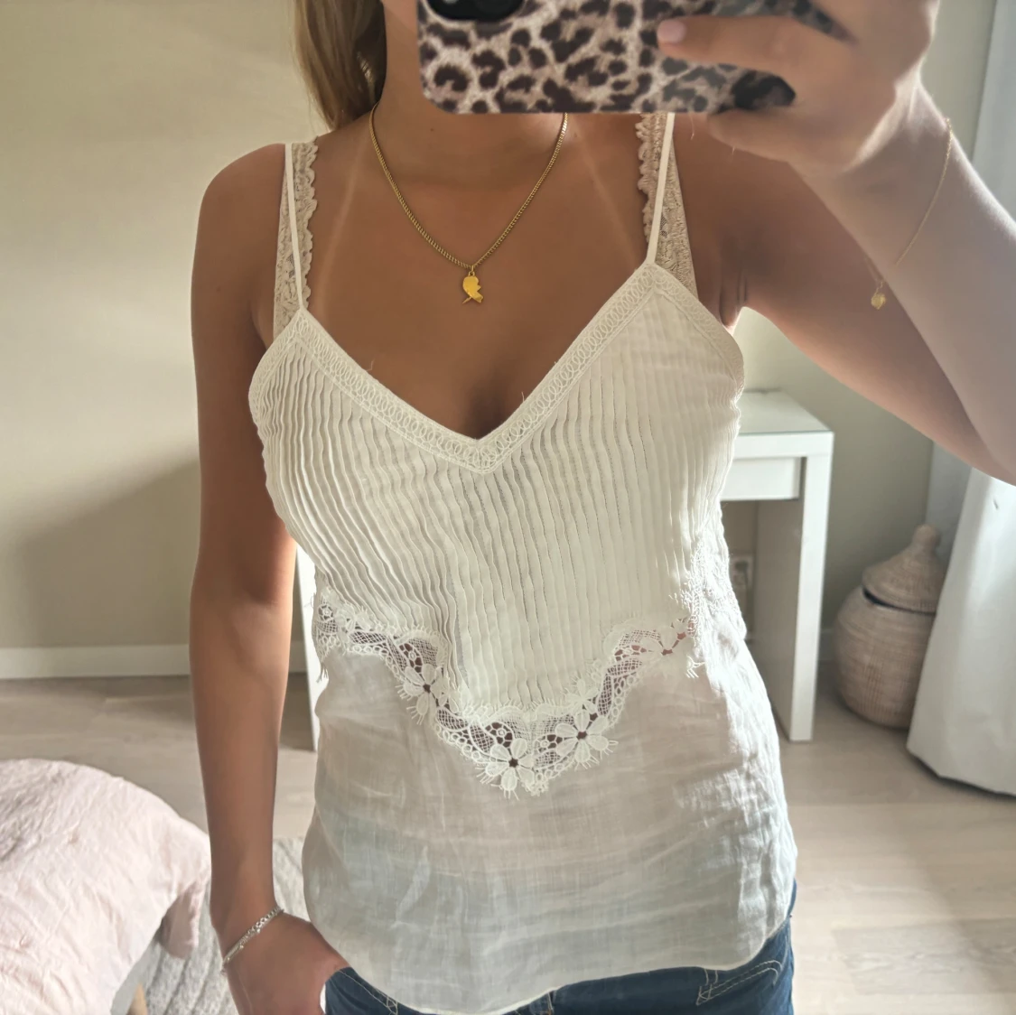 Fint linne med spets