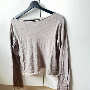 Djerf Avenue creamy oat - Slutsåld tröja från djerf Avenue. Aldrig använd men testad. Superfin loose fit, perfekt till hösten!