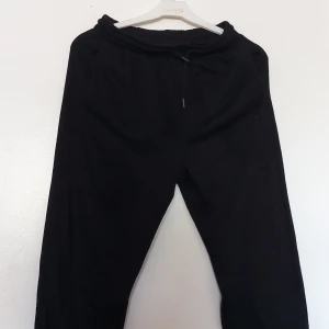 Mjukisbyxor  - Mjukisbyxor. Mysiga mjukisbyxor i bra nyare skick. Inga difekter eller skador. Använda fåtal gånger. 🫶