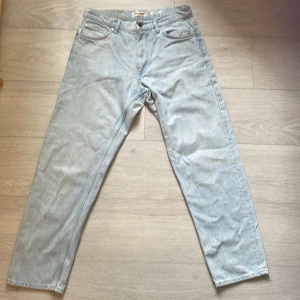 P&b wide leg ljusblå jeans - Säljer för dom blev för små