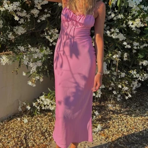 Klänning  - Superfin klänning som endast är använd 3 gånger! Fint skick!🩷