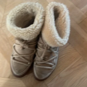 Säljer ett par super snygga inuikiis - Älskar dom här skorna men dom är för små för mej ❤️