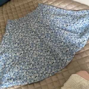 Fin somrig kjol! - Fin kjol, sparsamt använd! Storlek xs/s