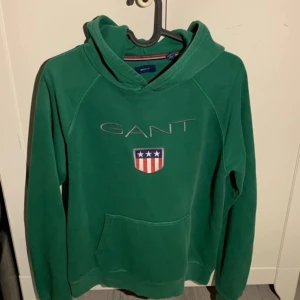 Gant hoodie! - Säljer jätte snygg gant hoodie! Bra pris! Mycket bra skick!