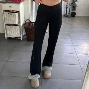 Bootcut byxor - Supersköna byxor från märket FireFly. Härlig kvalitet, mjukismaterial. 