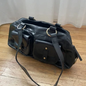 Väska - Snygg handväska i skinn