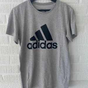 Adidas t-shirt - T-shirt från adidas Mycket bra skick😊